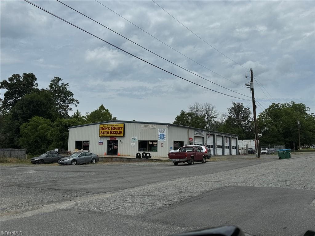 Retail at 61 Peacock Avenue, Denton NC 27239, photo 2 of 27
