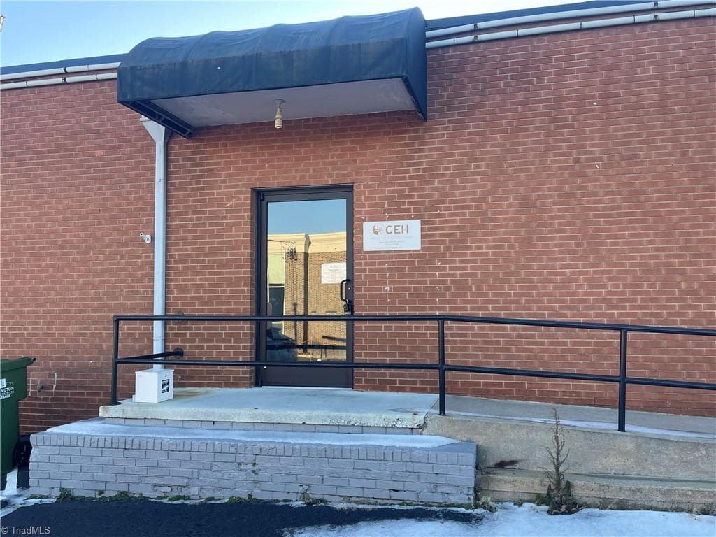 102-C W 1st Avenue, Lexington NC 27292