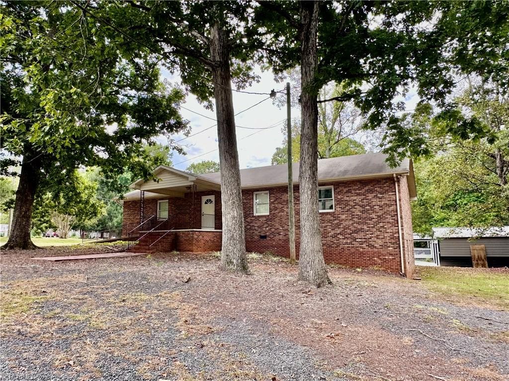 196 Emmanuel Church Road, Asheboro NC 27205