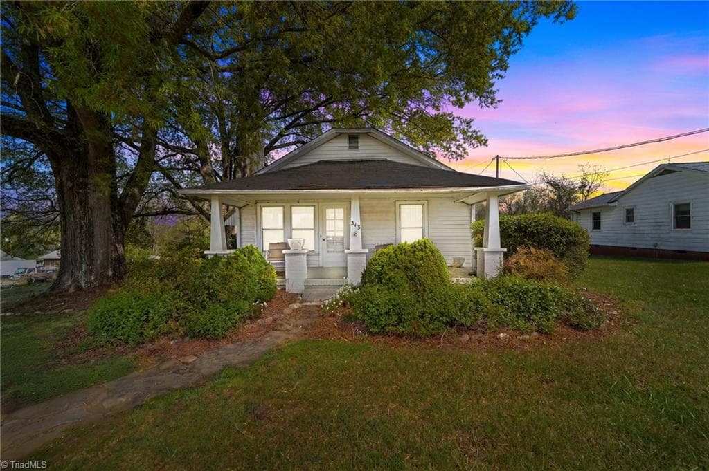 313 King Street, King NC 27021