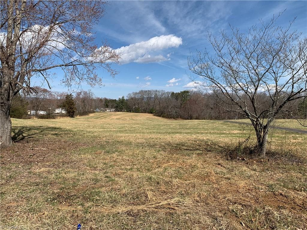 Investment at 320 W King Street, King NC 27021, photo 2 of 11