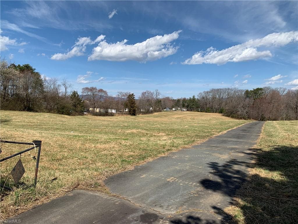Investment at 320 W King Street, King NC 27021, photo 3 of 11