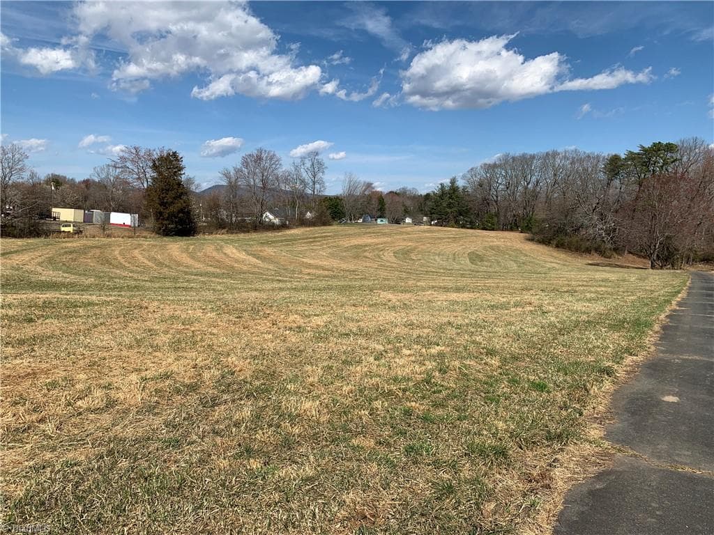 Investment at 320 W King Street, King NC 27021, photo 9 of 11