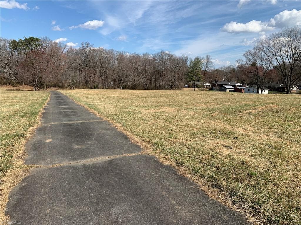 Investment at 320 W King Street, King NC 27021, photo 10 of 11