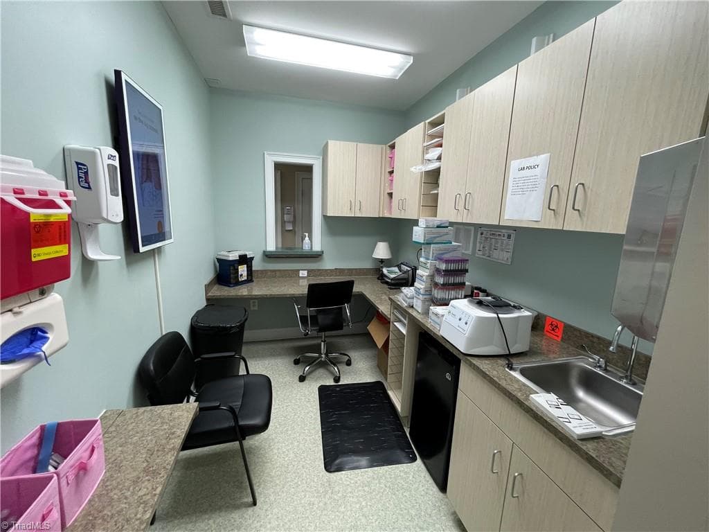 Medical at 1611 Flora Avenue, Burlington NC 27217, Burlington, photo 6 of 17