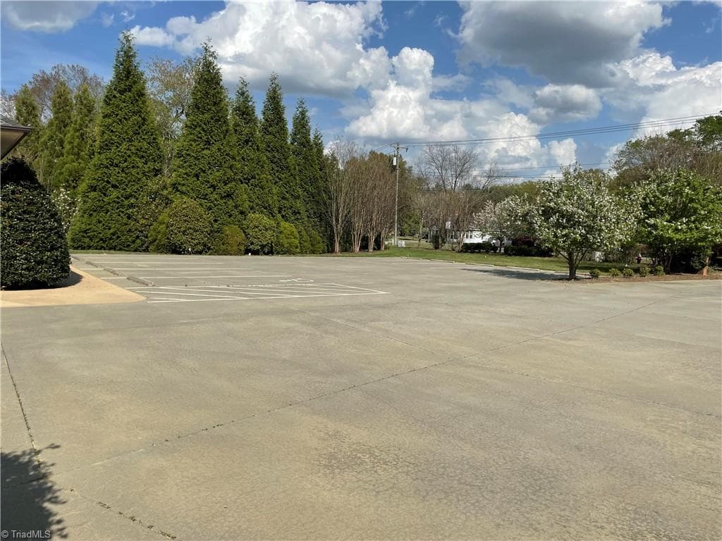 Medical at 1611 Flora Avenue, Burlington NC 27217, Burlington, photo 3 of 17