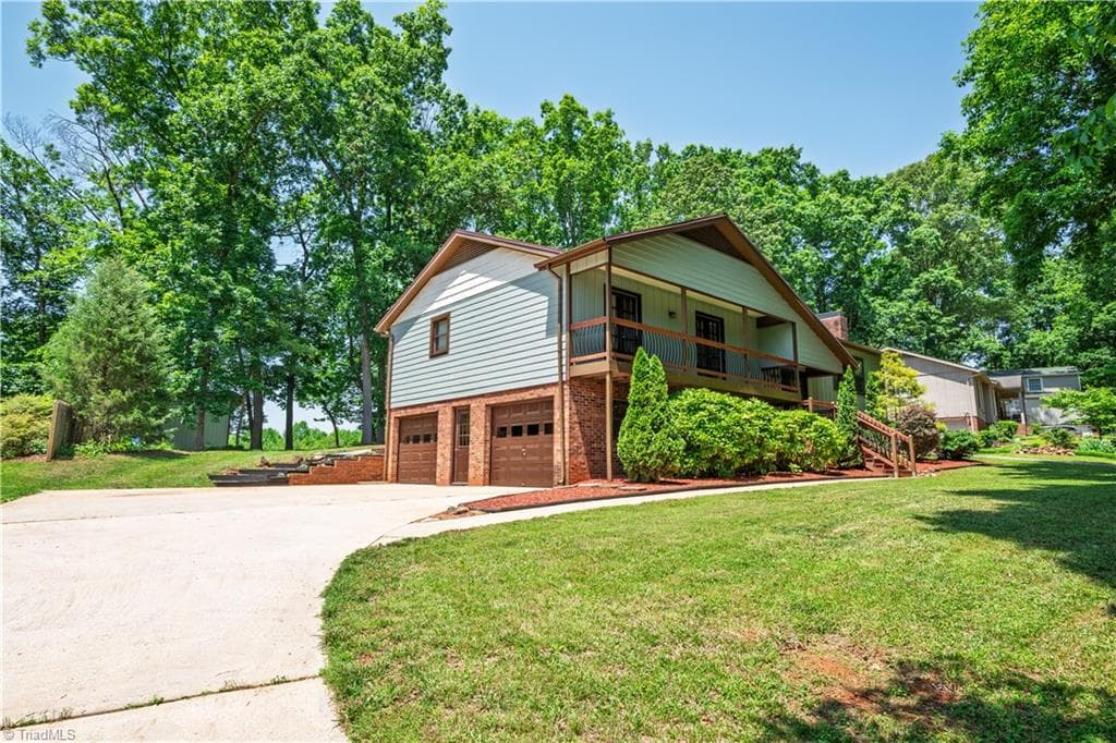 Stick/Site Built at 1625 Eagle Crest Drive, Pfafftown NC 27040, photo 2 of 38