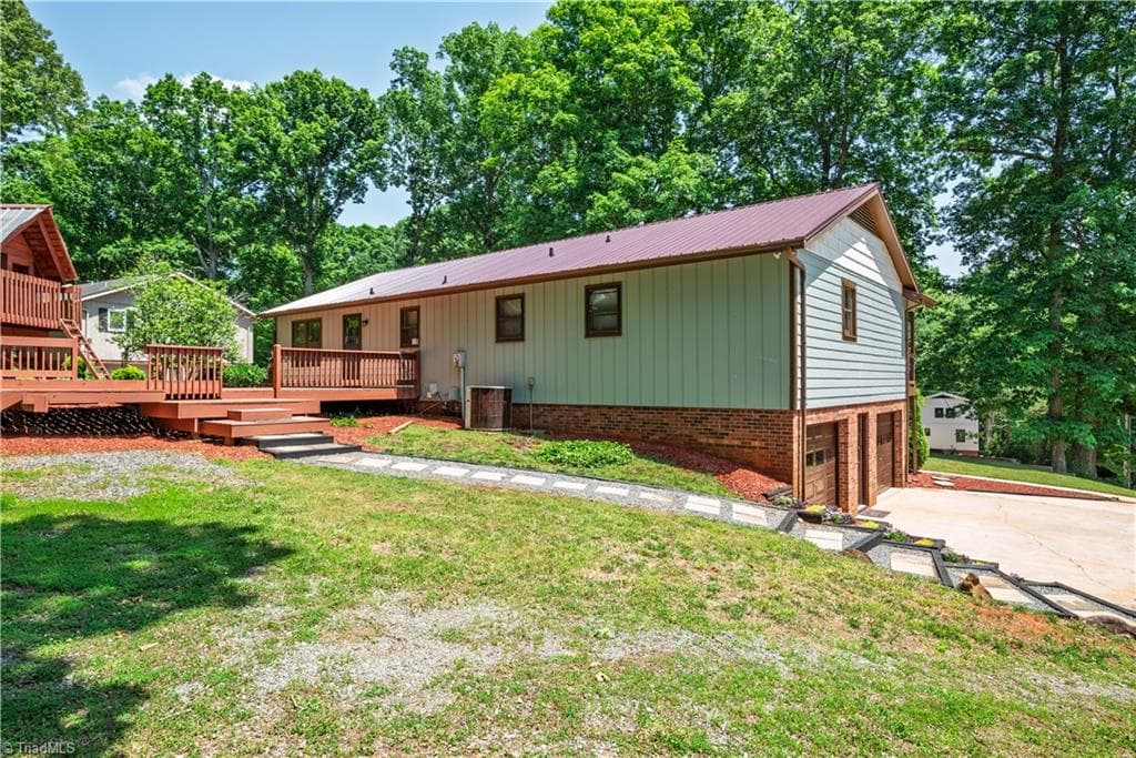 Stick/Site Built at 1625 Eagle Crest Drive, Pfafftown NC 27040, photo 4 of 38