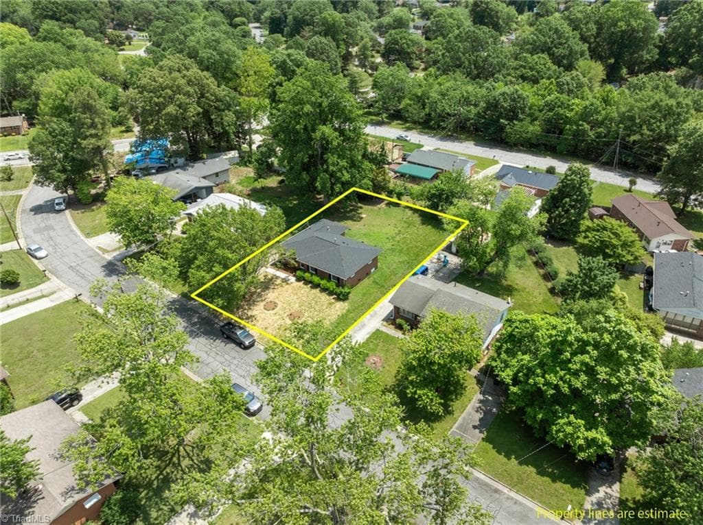 Stick/Site Built at 2507 Fontaine Road, Greensboro NC 27407, photo 2 of 34