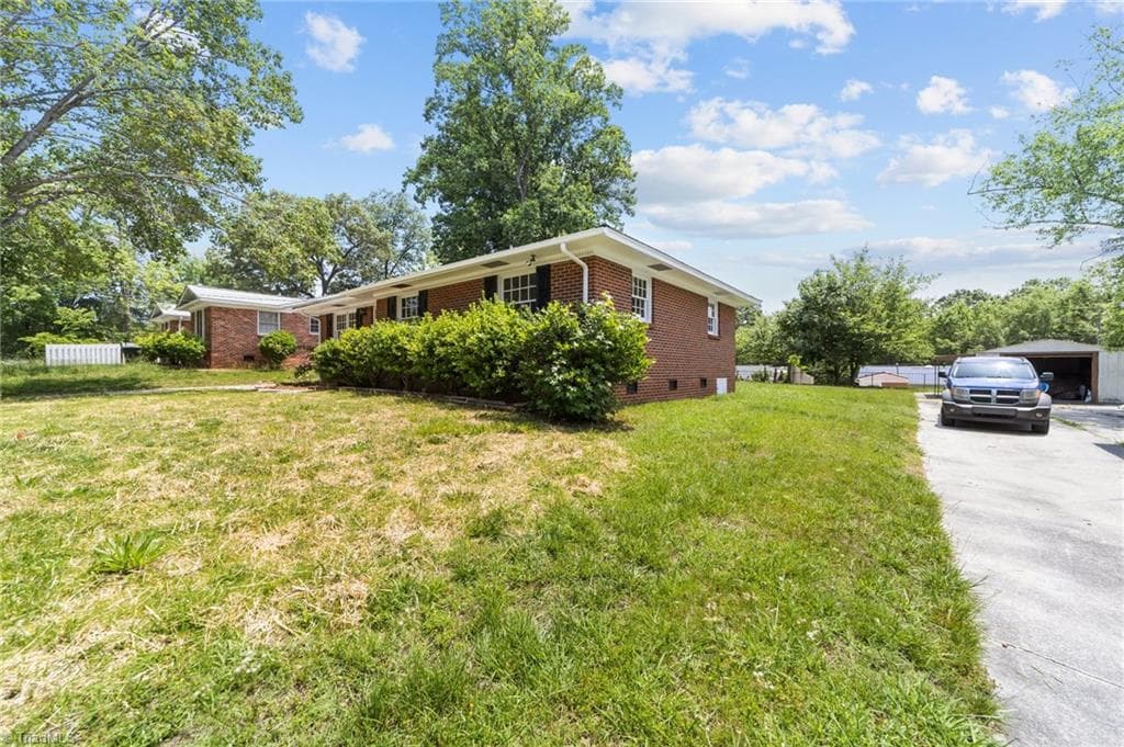 Stick/Site Built at 2507 Fontaine Road, Greensboro NC 27407, photo 14 of 34