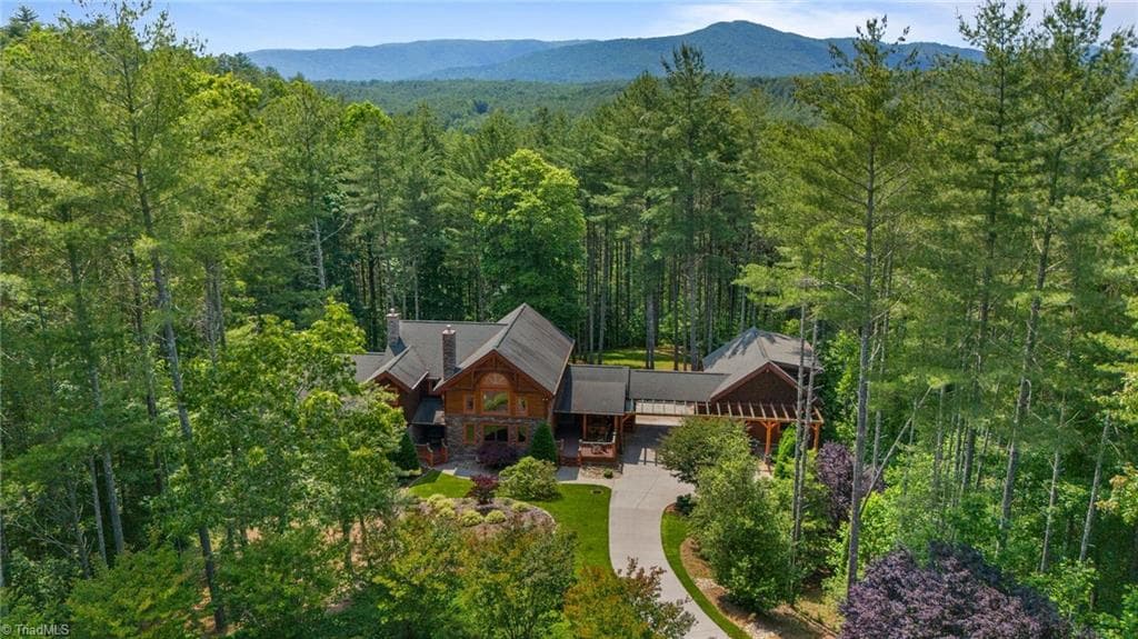 Stick/Site Built at 5626 Rocky Falls Lane, Lenoir NC 28645, Lenoir, photo 3 of 50