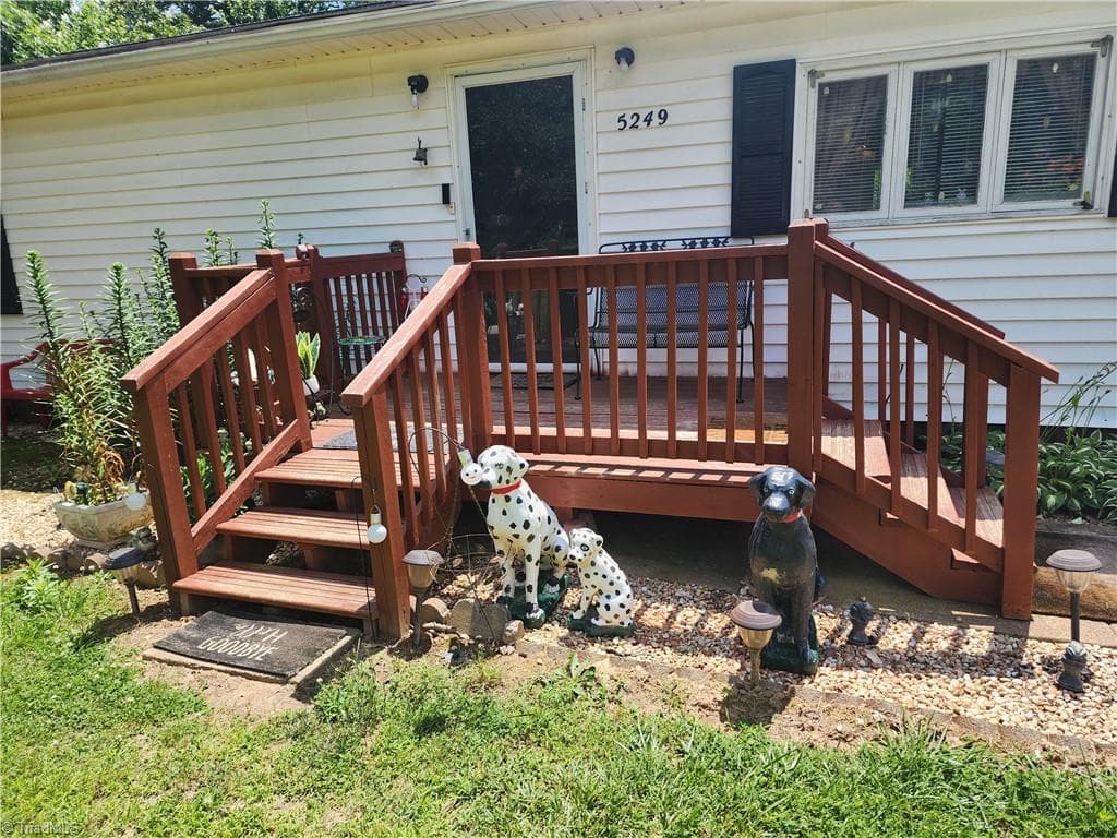 Manufactured Home at 5249 Forbush Road, East Bend NC 27018, photo 2 of 15