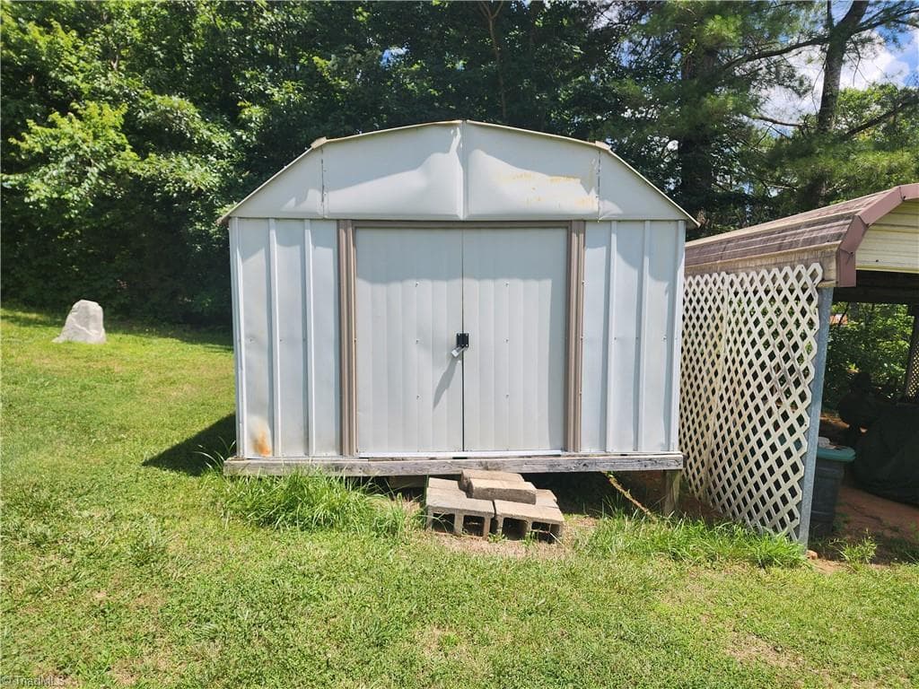Manufactured Home at 5249 Forbush Road, East Bend NC 27018, photo 14 of 15