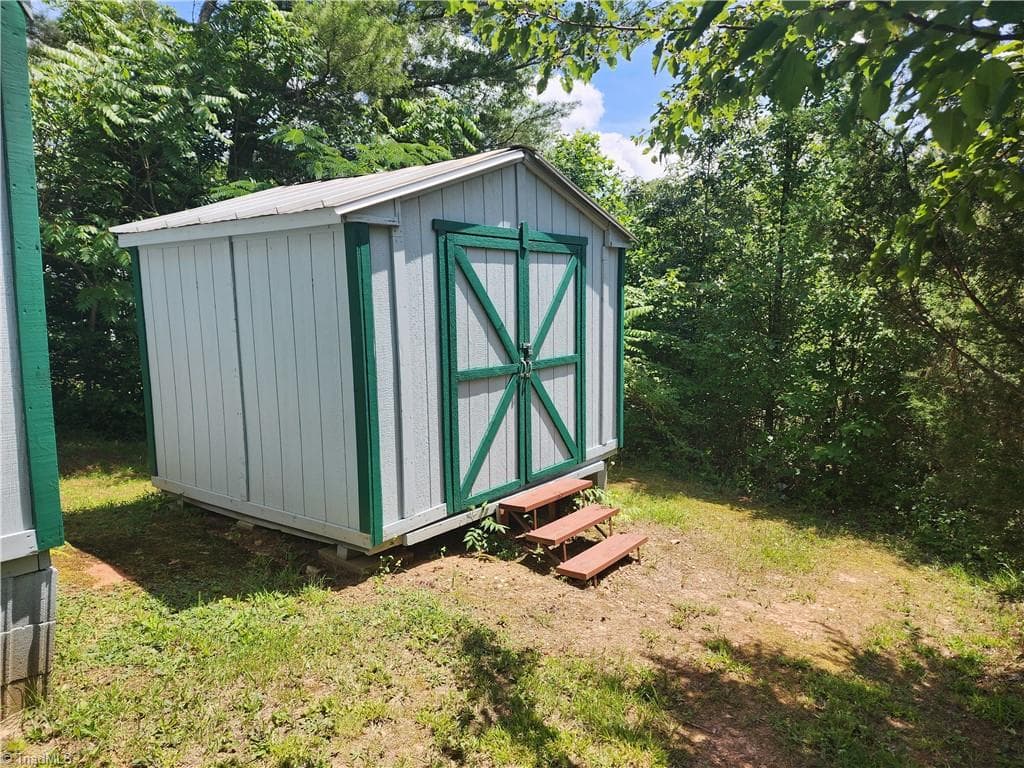 Manufactured Home at 5249 Forbush Road, East Bend NC 27018, photo 15 of 15