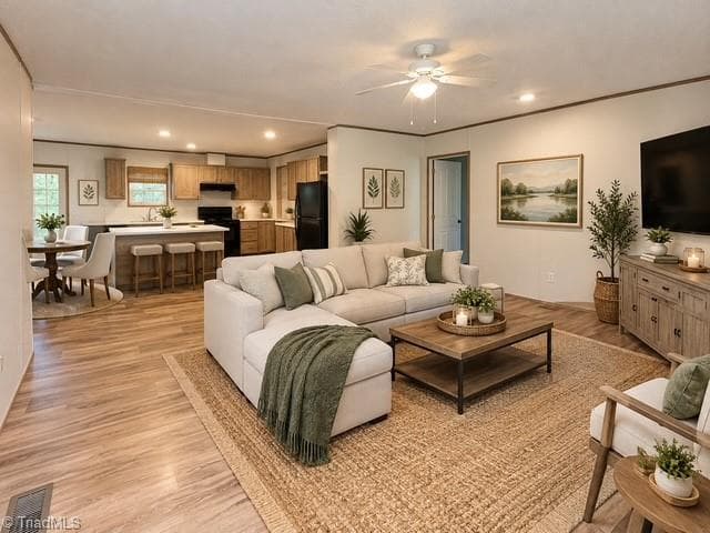 Manufactured Home at 152 Lester Drive, Lexington NC 27292, photo 3 of 27