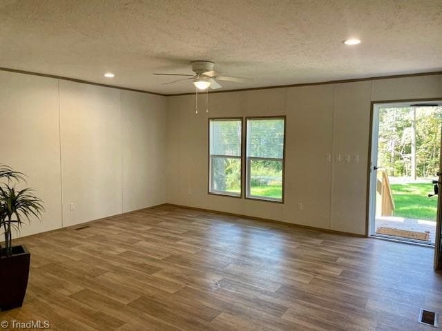 Manufactured Home at 152 Lester Drive, Lexington NC 27292, photo 5 of 27
