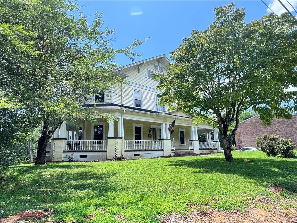 Stick/Site Built at 639 Elk Spur Street, Elkin NC 28621, photo 5 of 28