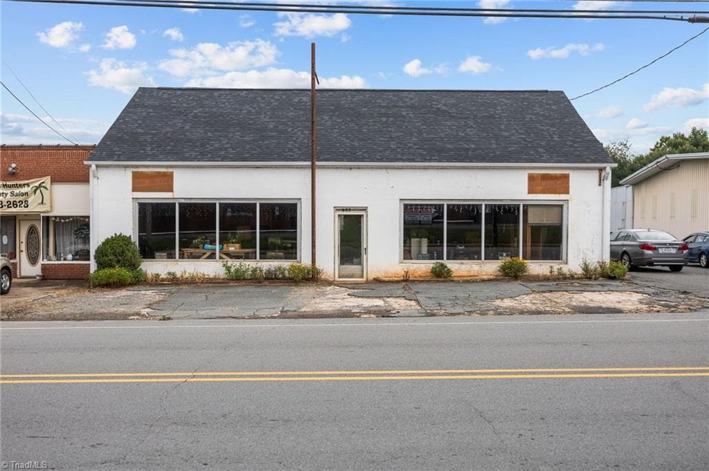 607 Main Street # D, Pilot Mountain NC 27041