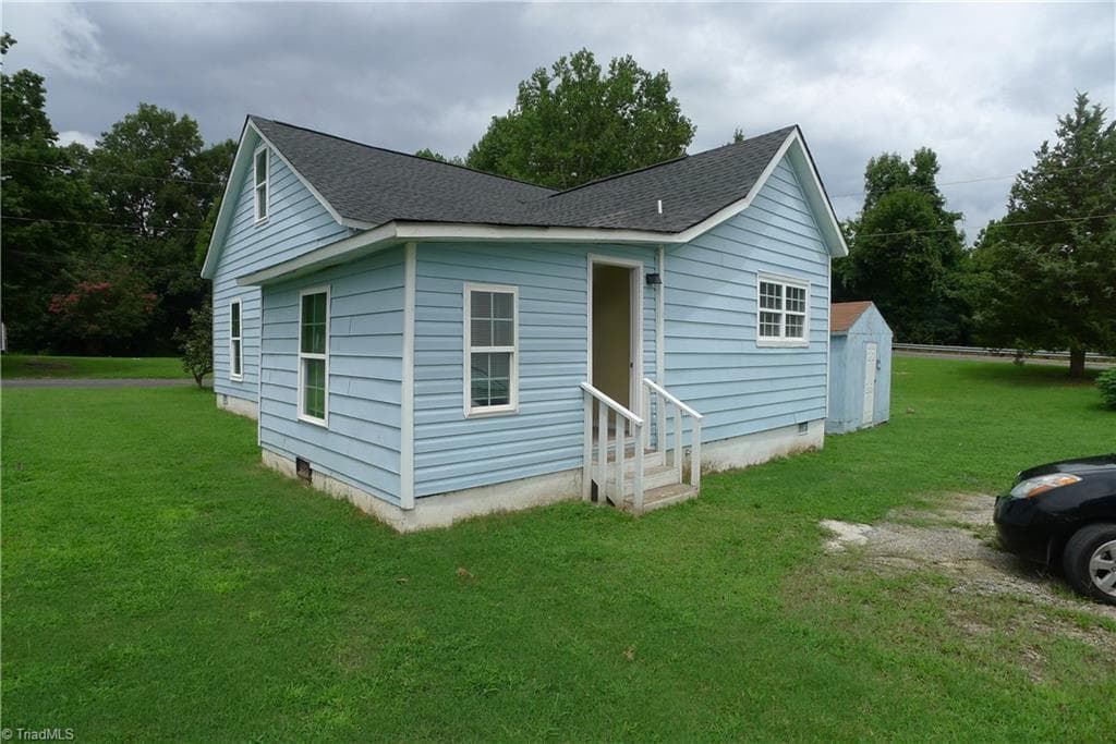 Stick/Site Built at 816 Olympia Street, Lexington NC 27295, photo 4 of 27