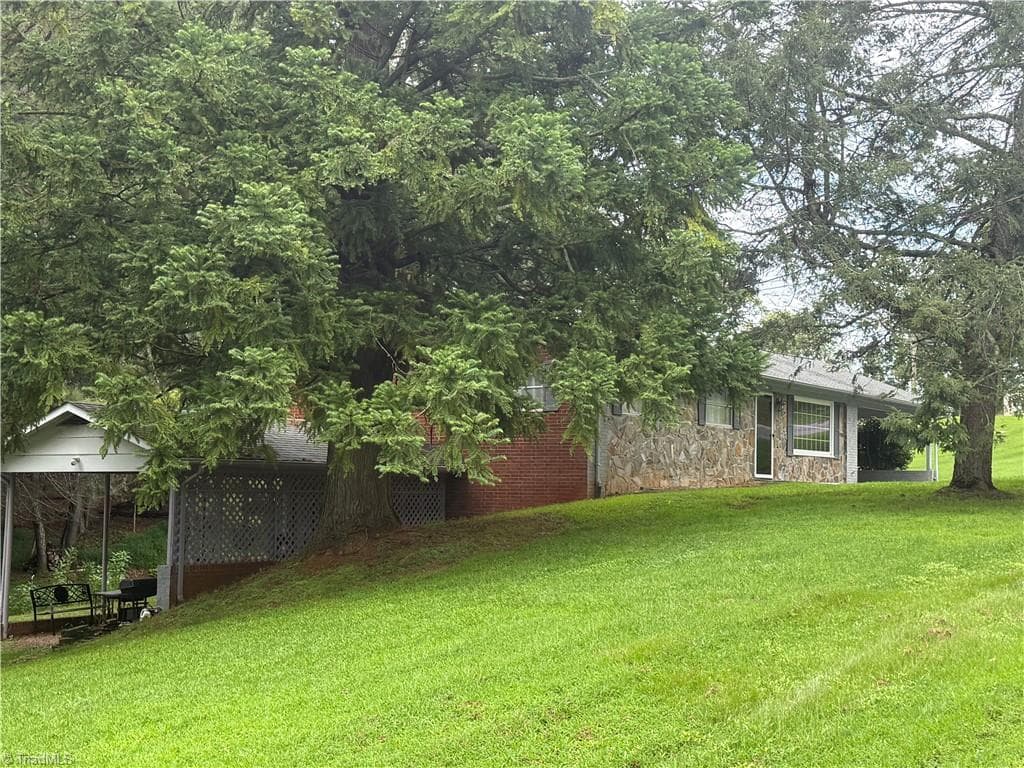 Stick/Site Built at 752 Osborne Sunset Drive, North Wilkesboro NC 28659, photo 2 of 28