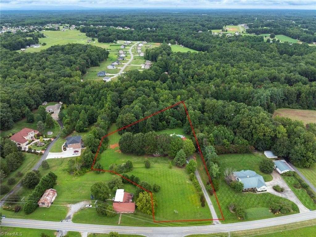 Stick/Site Built at 9127 County Line Road, Kernersville NC 27284, photo 45 of 48