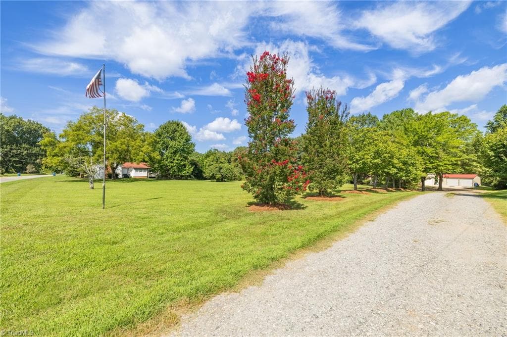 Stick/Site Built at 9127 County Line Road, Kernersville NC 27284, photo 4 of 48