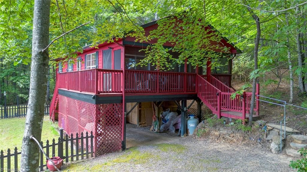 582 Deer Crossing Lane, Lenoir NC 28645