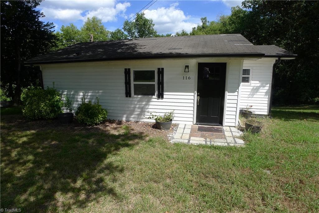 Manufactured Home at 116 Pond Street, Lexington NC 27292, Lexington, photo 3 of 38