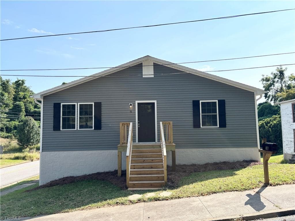 16 Aaron Street, Martinsville VA 24112