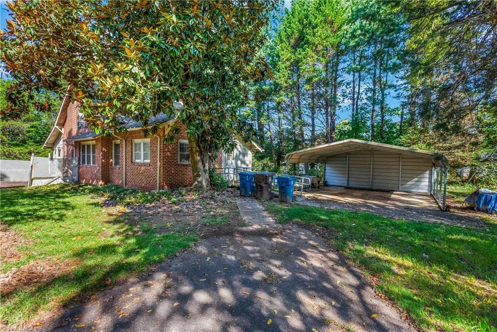 404 N State Street, Yadkinville NC 27055