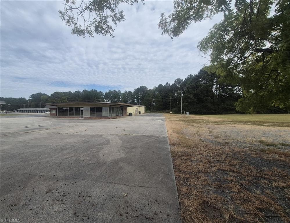 Retail at 1055 Albemarle Road, Troy NC 27371, photo 11 of 39