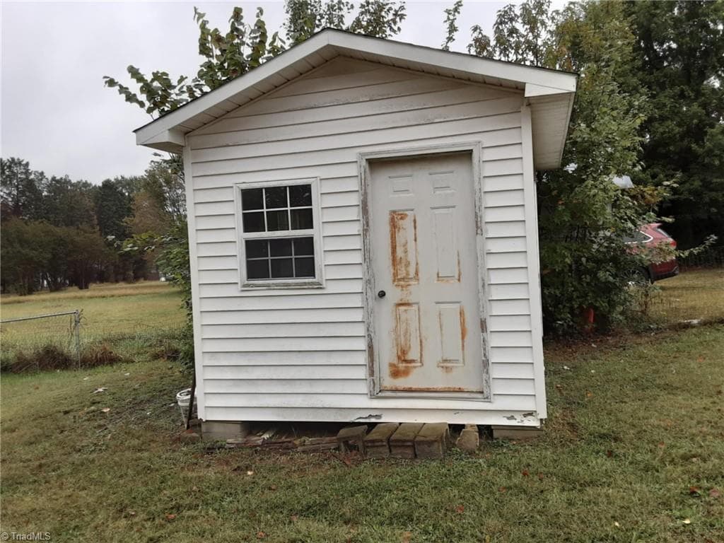 Stick/Site Built at 5436 Old US Highway 52, Lexington NC 27295, Lexington, photo 8 of 18