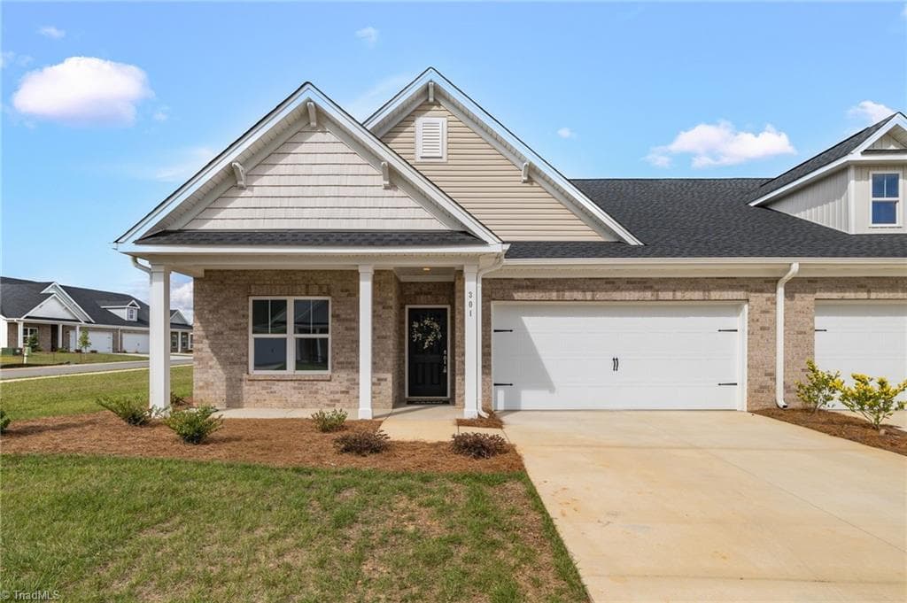 Stick/Site Built at 301 Beeson Court, Clemmons NC 27012, photo 2 of 29