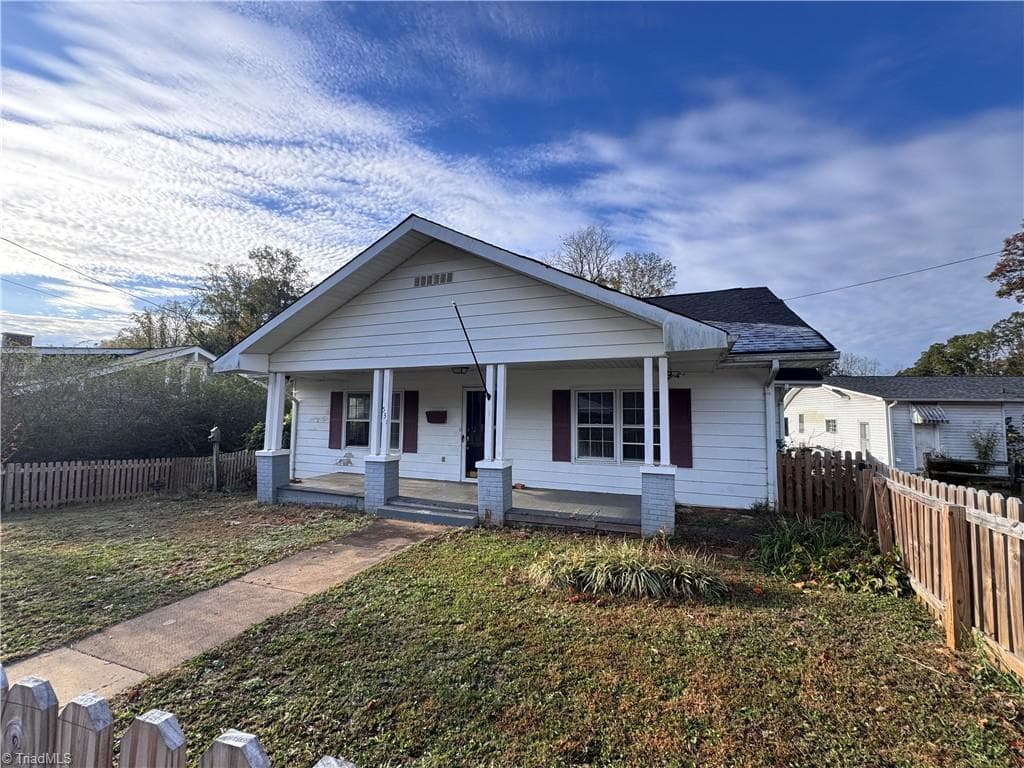 Stick/Site Built at 531 Elk Spur Street, Elkin NC 28621, photo 4 of 20
