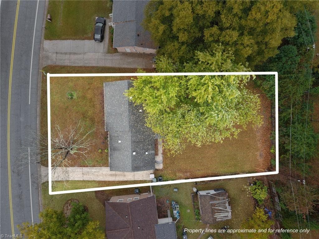 Stick/Site Built at 2407 Four Seasons Boulevard, Greensboro NC 27407, photo 2 of 37