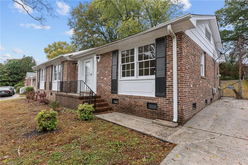 Stick/Site Built at 2407 Four Seasons Boulevard, Greensboro NC 27407, photo 16 of 37