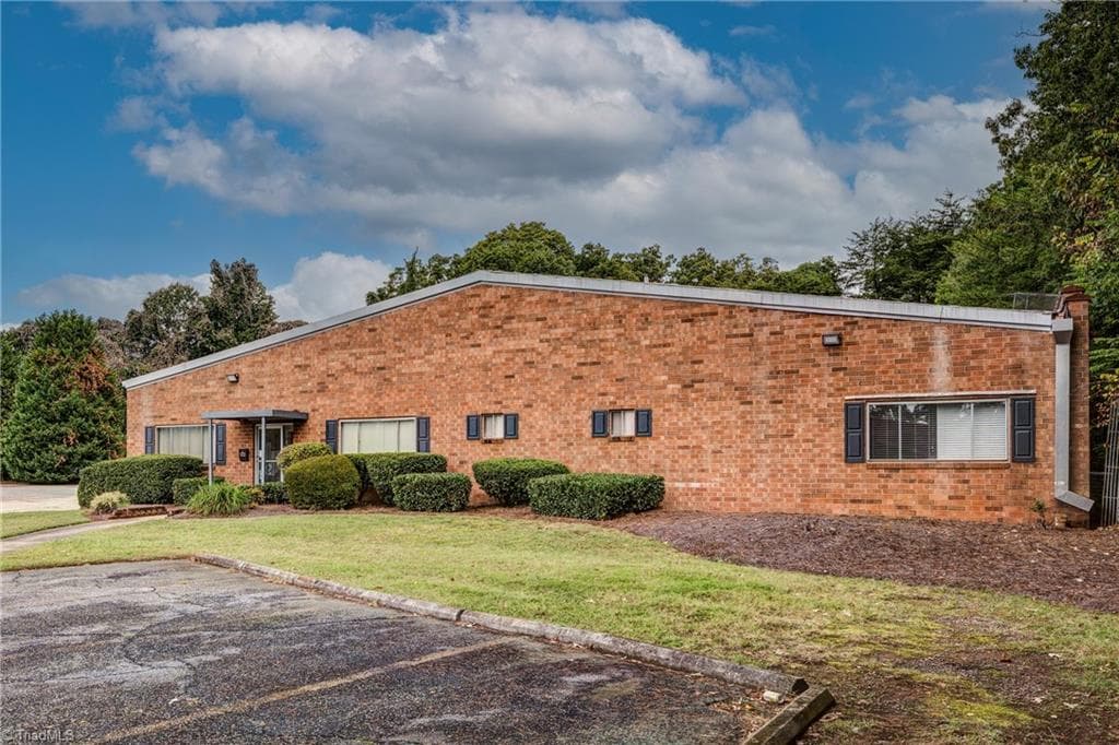 Office at 2606 Branchwood Drive # A, Greensboro NC 27408, Greensboro, photo 3 of 10