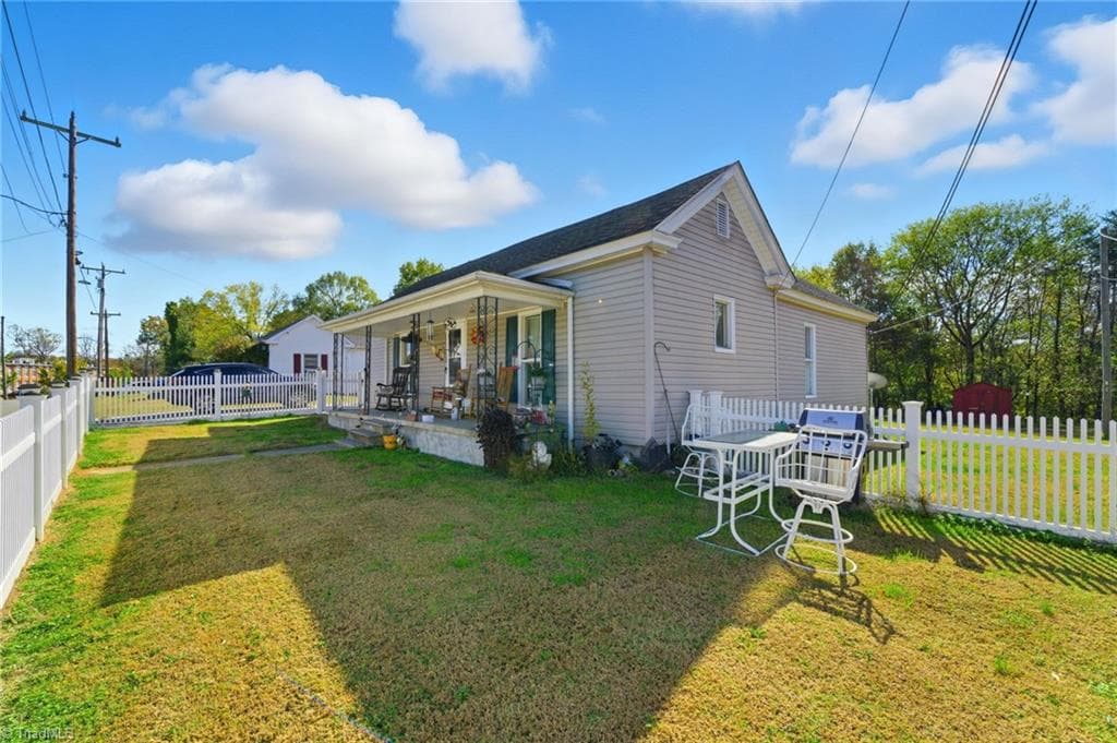 Stick/Site Built at 611 Riverside Drive, Eden NC 27288, photo 14 of 26