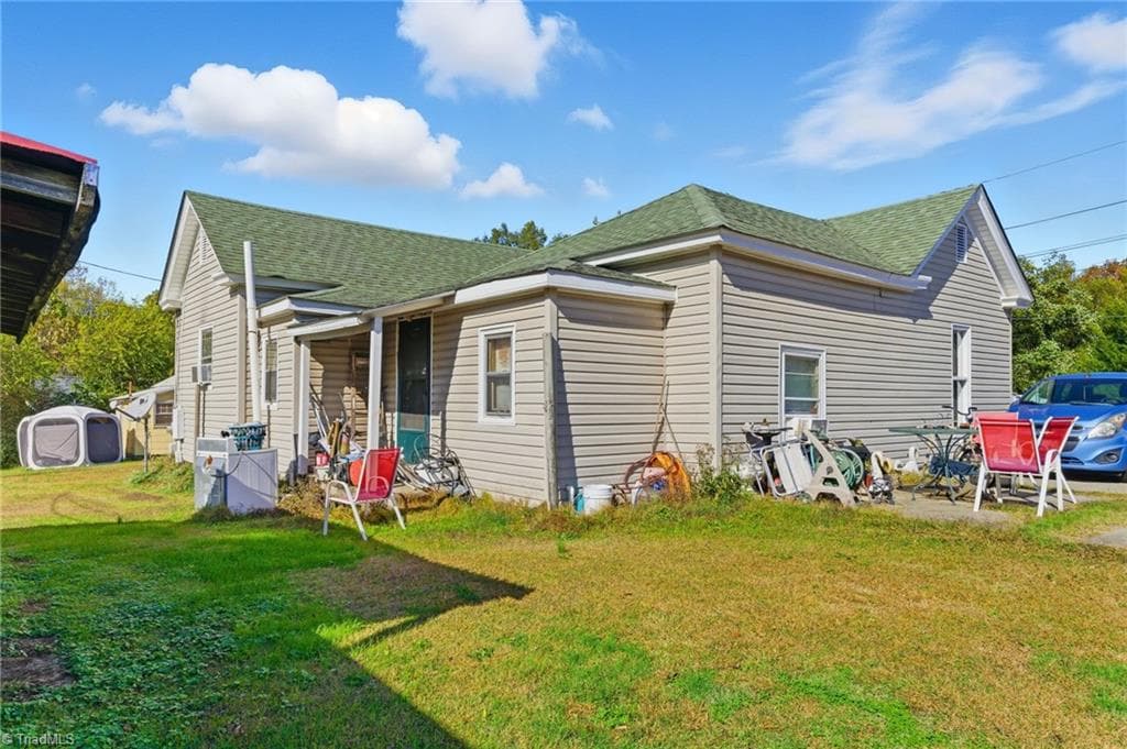 Stick/Site Built at 611 Riverside Drive, Eden NC 27288, photo 15 of 26