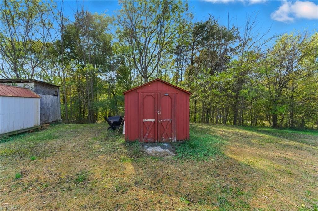 Stick/Site Built at 611 Riverside Drive, Eden NC 27288, photo 19 of 26