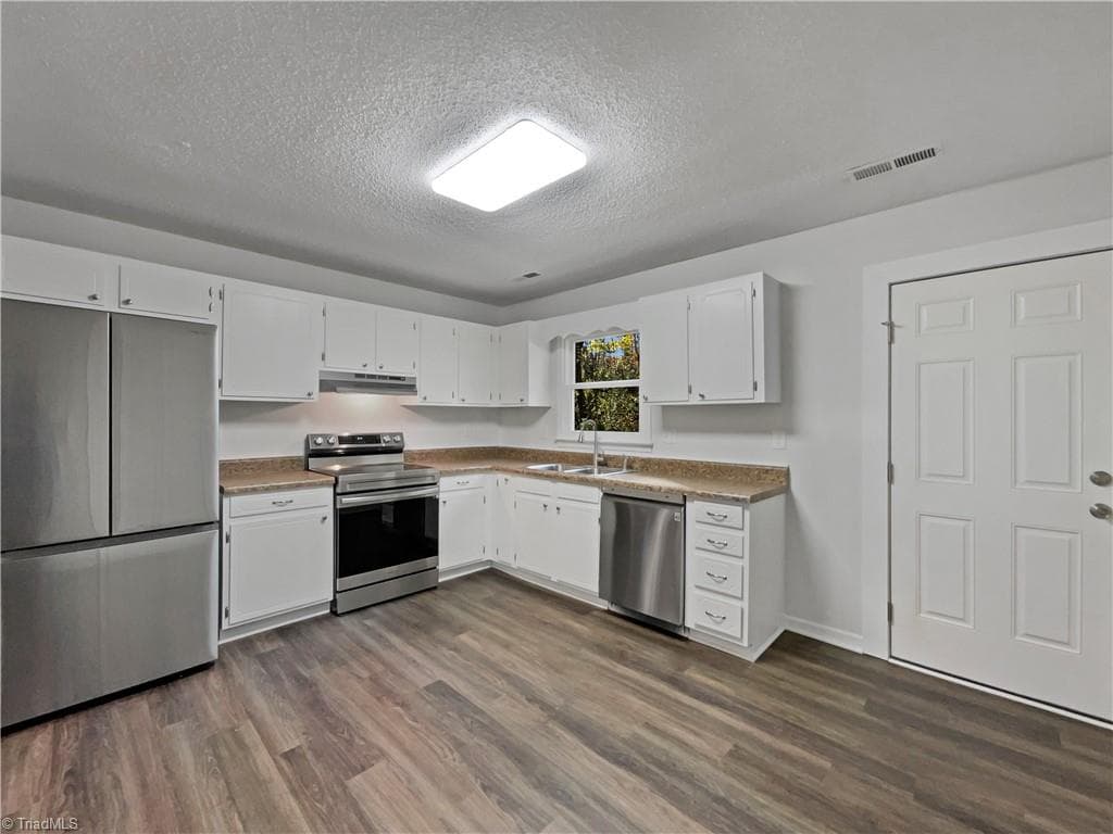 Stick/Site Built at 4051 Gordon Court, Winston-Salem NC 27104, Winston-Salem, photo 2 of 18