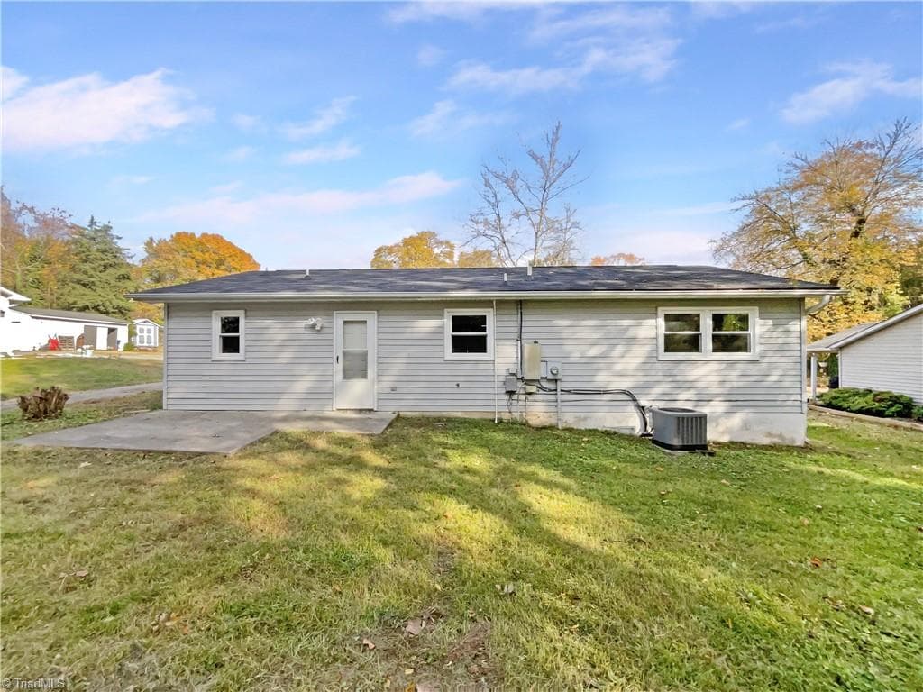 Stick/Site Built at 4051 Gordon Court, Winston-Salem NC 27104, Winston-Salem, photo 6 of 18