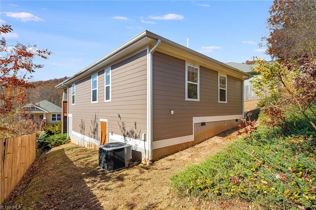 Stick/Site Built at 11 Byrdcliffe Lane, Asheville NC 28805, Asheville, photo 26 of 27