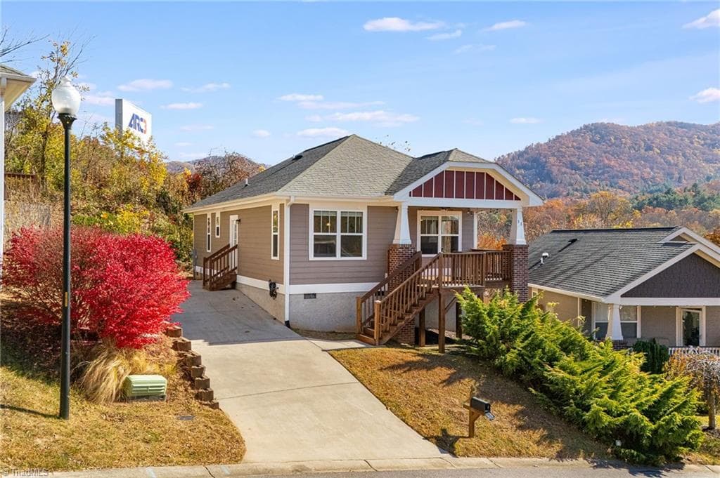 Stick/Site Built at 11 Byrdcliffe Lane, Asheville NC 28805, Asheville, photo 22 of 27