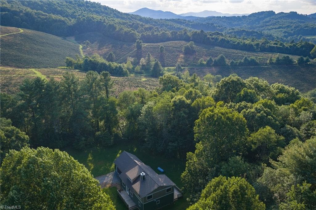486 Hunter-Lysik Way, Laurel Springs NC 28644