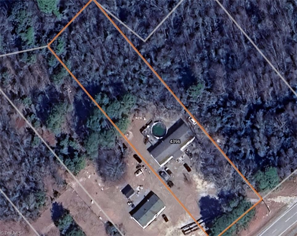 Manufactured Home at 4396 NC Highway 83, Maxton NC 28364, Maxton, photo 3 of 4