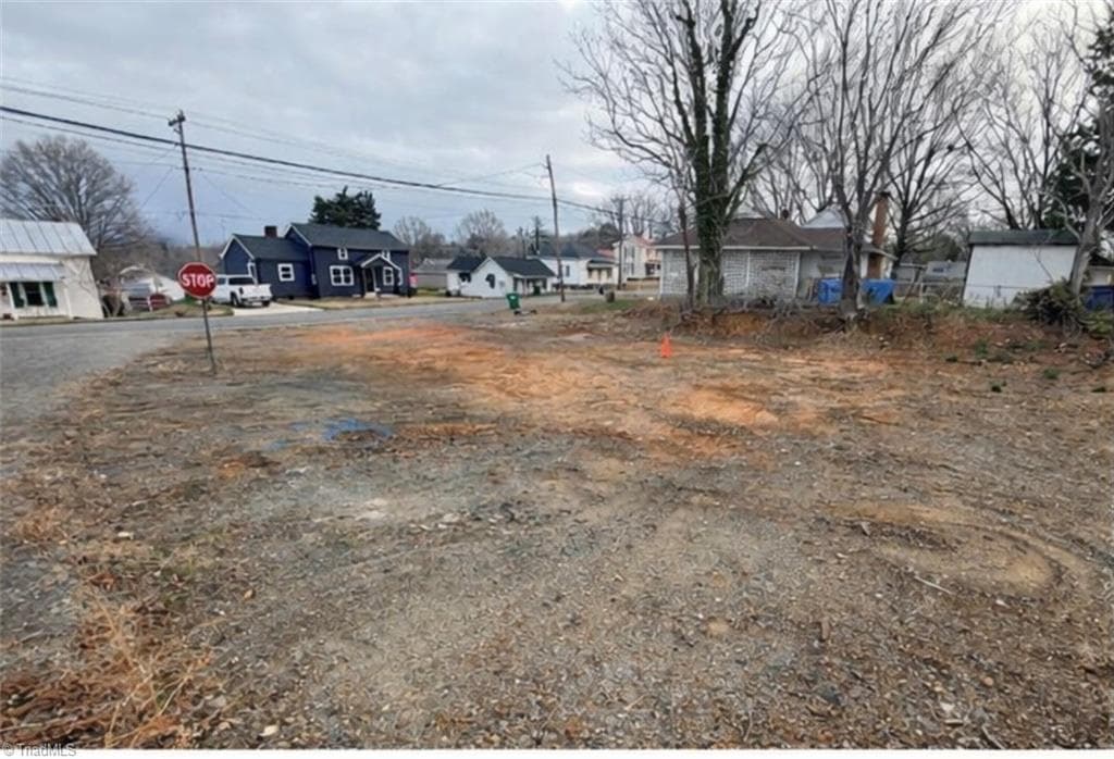 300 E Dalton Road, King NC 27021