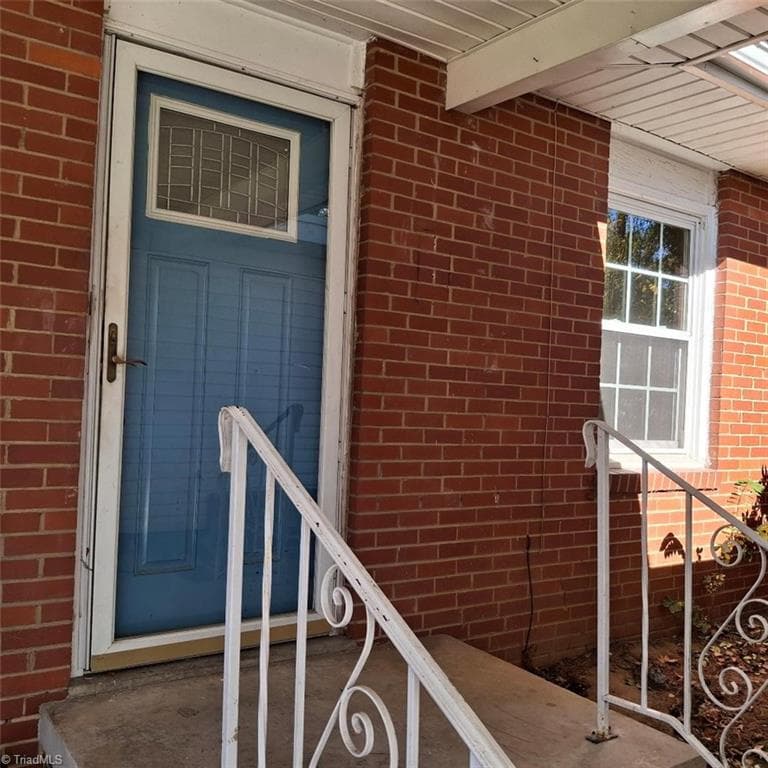 Stick/Site Built at 1517 Lincoln Street, Greensboro NC 27401, photo 3 of 10
