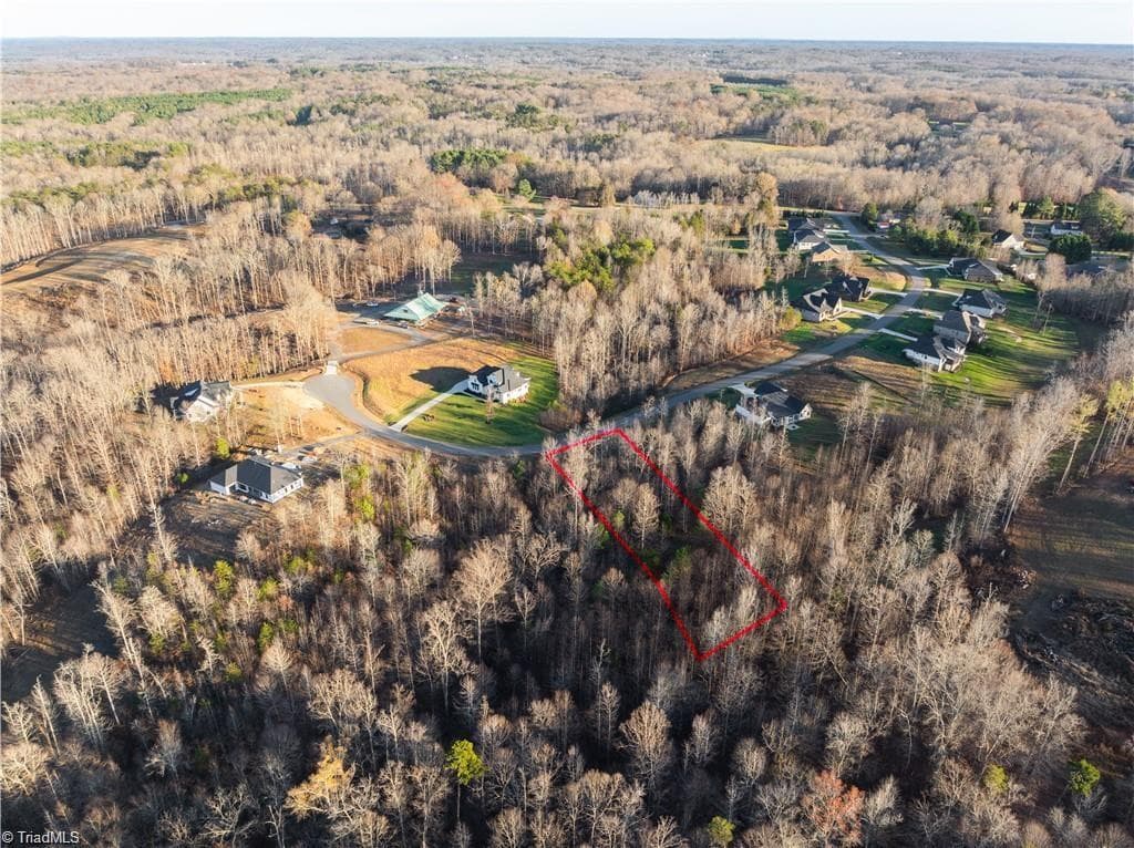 Single Family Residence at 2527 Rivers Edge Road, Summerfield NC 27358, photo 5 of 6