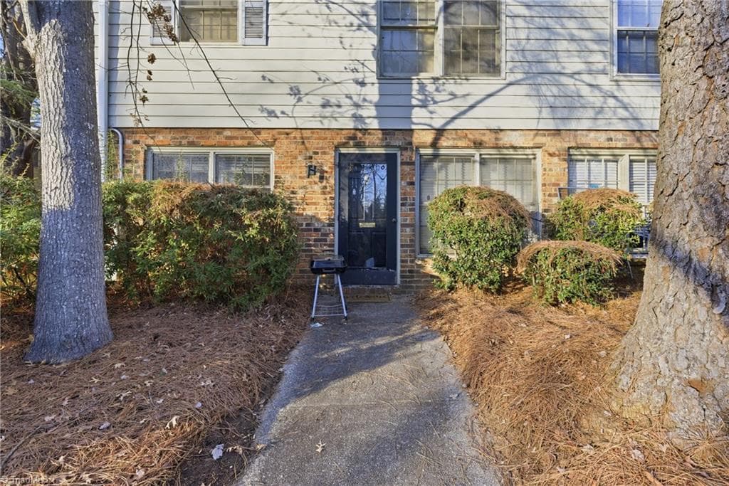 Condominium at 2810 Carriage Drive # D, Winston-Salem NC 27106, Winston-Salem, photo 23 of 50